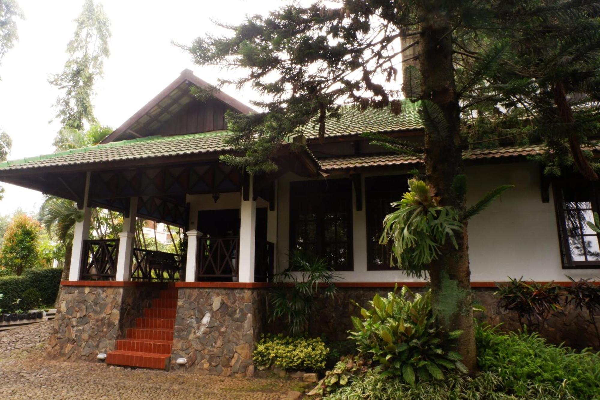 Cemara'S Homestay Batu  Extérieur photo