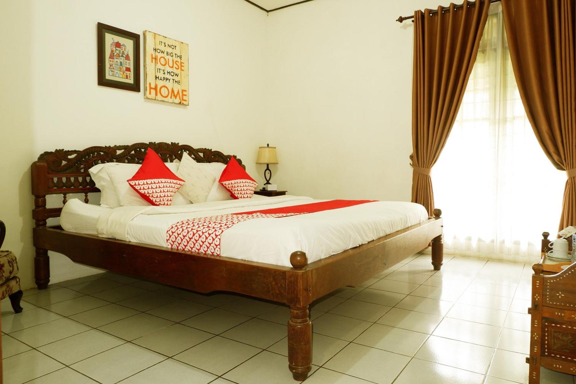 Cemara'S Homestay Batu  Extérieur photo